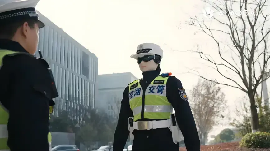 Humanoid Traffic Officers Debut on Chinese Streets