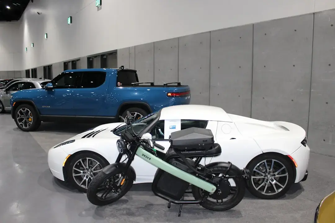 Tesla, Rivian, and GM Still Refuse Apple CarPlay, Raising Questions for Buyers