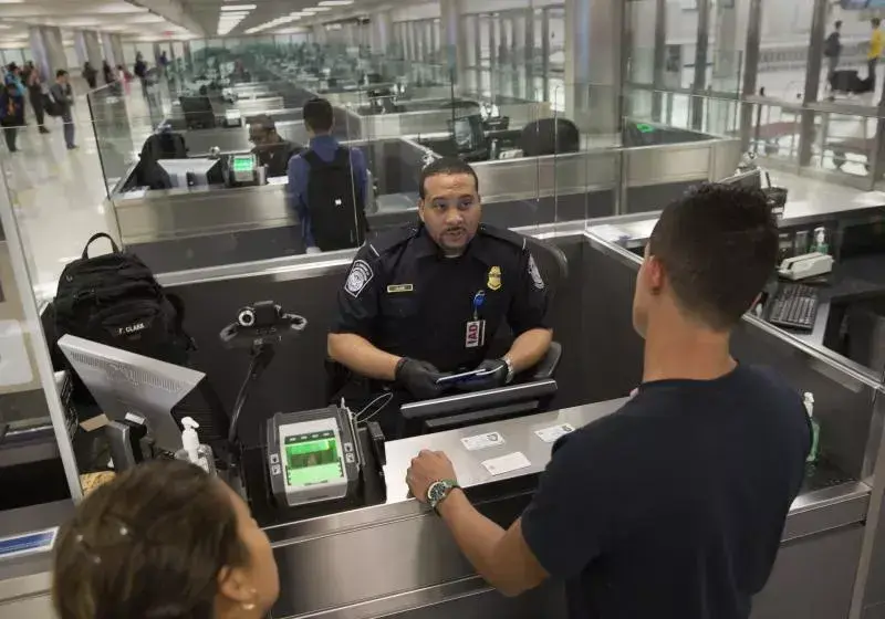US Prosecutors Charge Atlanta Man After Phone Wipes During Airport Search