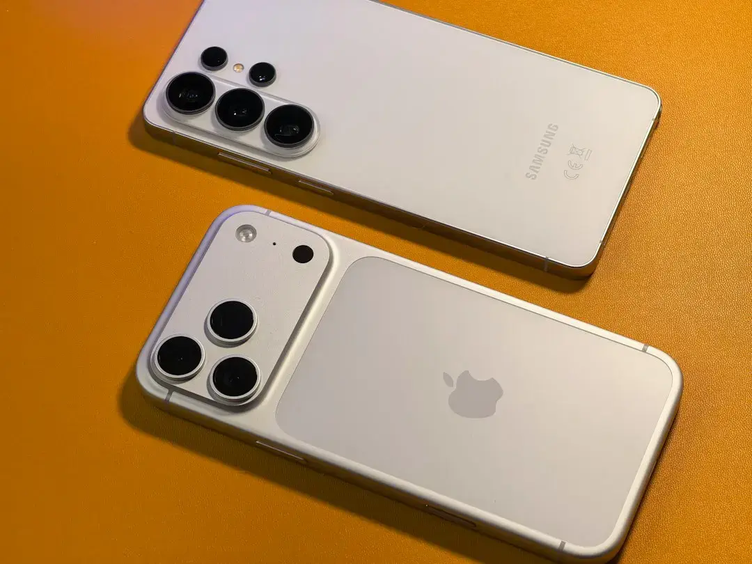 Apple reportedly pays Samsung $250 per foldable panel