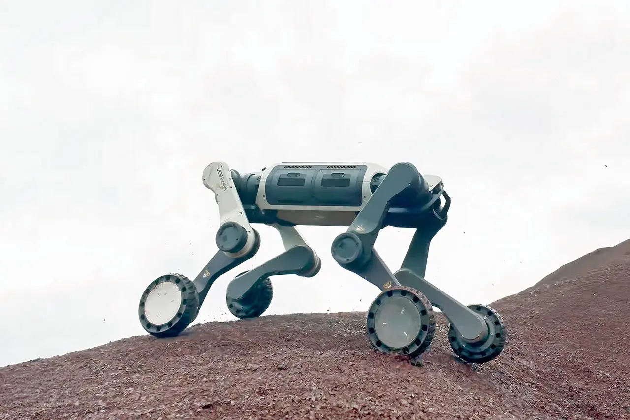 Deep Robotics’ Lynx M20 Navigates Red Sand and Steep Desert Grades