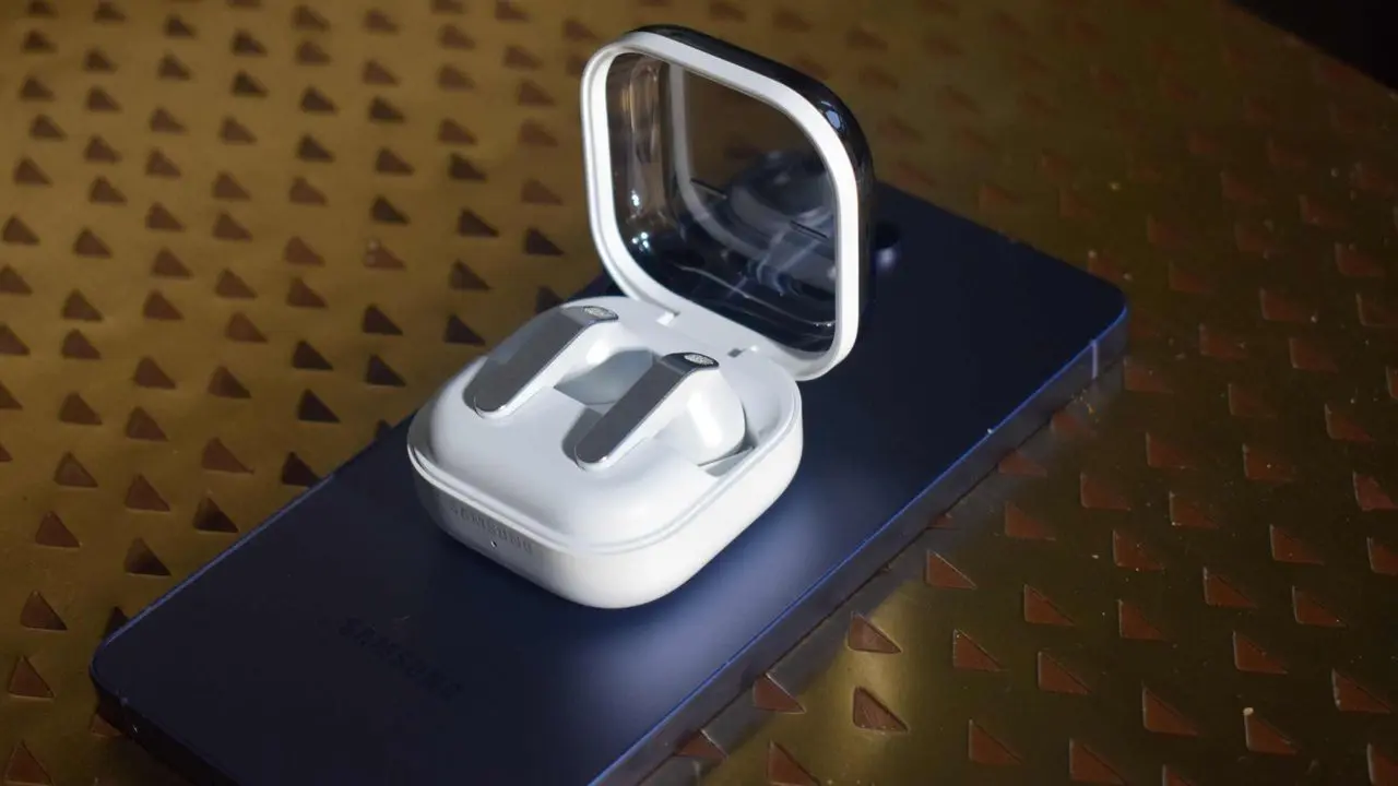 Samsung Galaxy Buds On Open-Ear Design Leaks With New Features