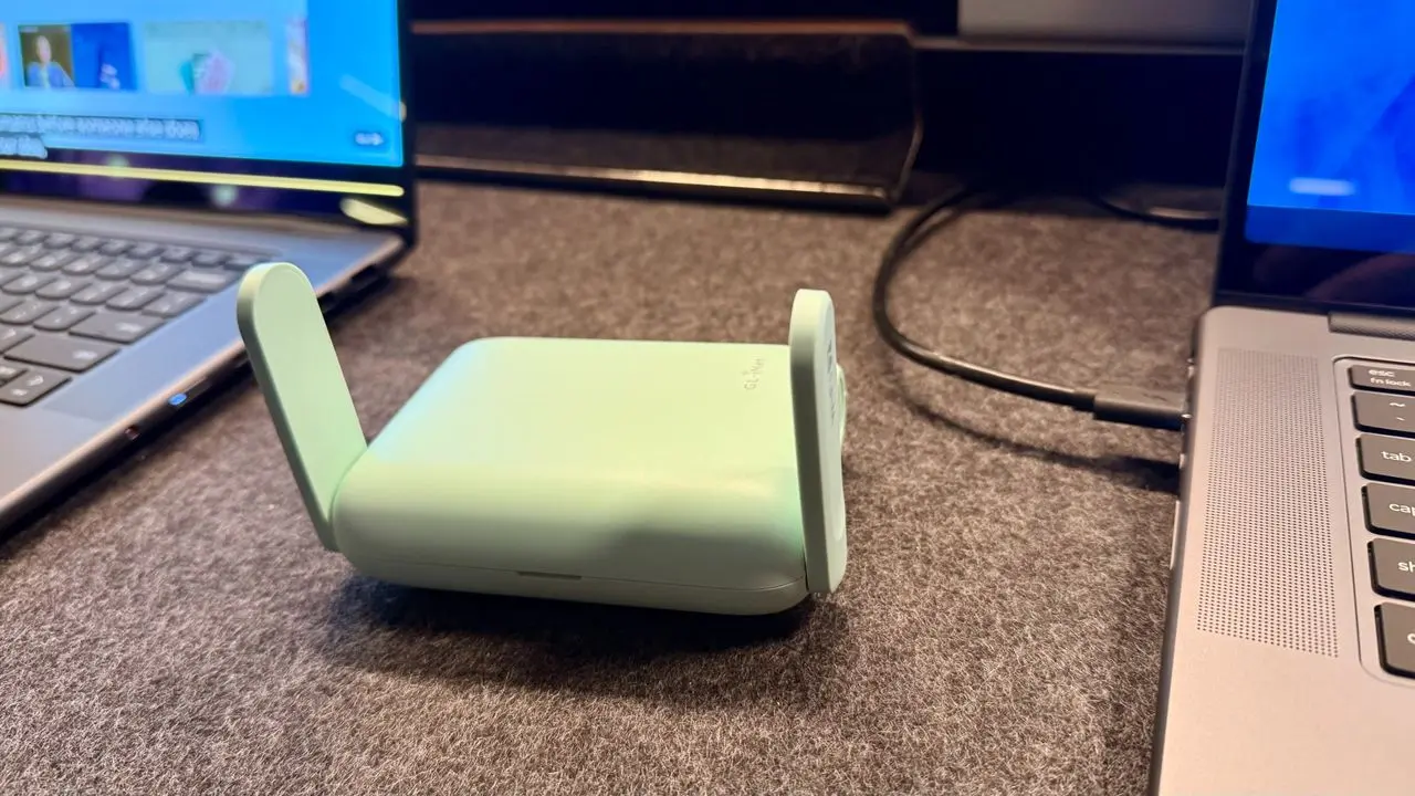 GL.iNet Beryl 7 Travel Router Review: Wi-Fi 7 Performance for Holiday Connectivity