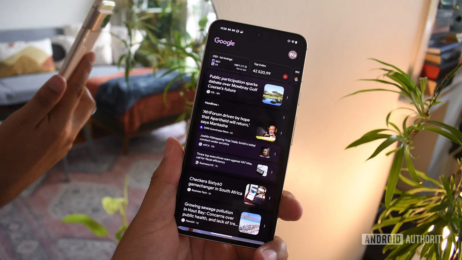 Google Discover pushes users toward AI‑generated content with new „Dive Deeper” feature