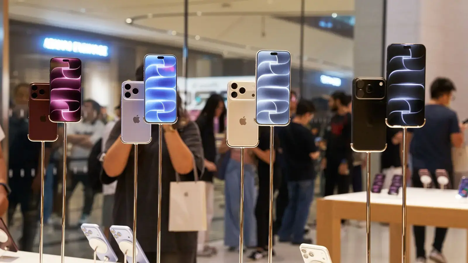 Hidden Hello Signs Appear in Apple Stores to Highlight Camera Upgrades