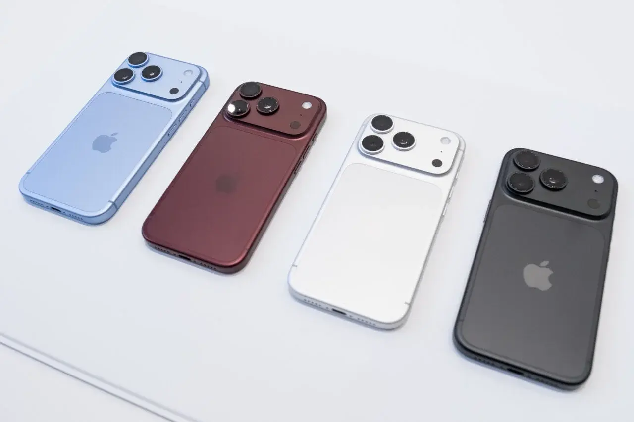 What colors are available for the iPhone 18 Pro?