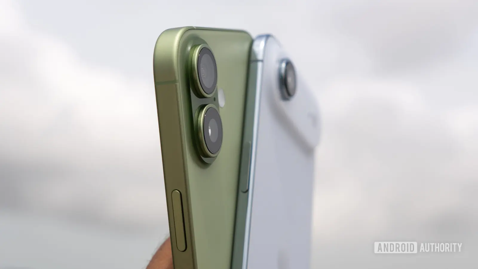 Apple Introduces iPhone Handoff for Seamless Dual-Device Number Sharing