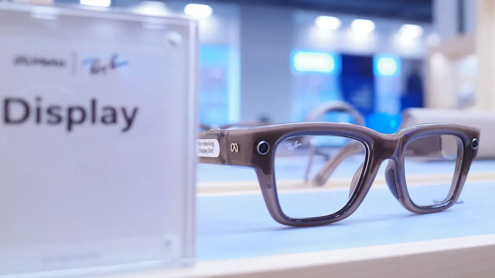 Meta Display Glasses Introduce Audio Only Mode for Safer Driving Use