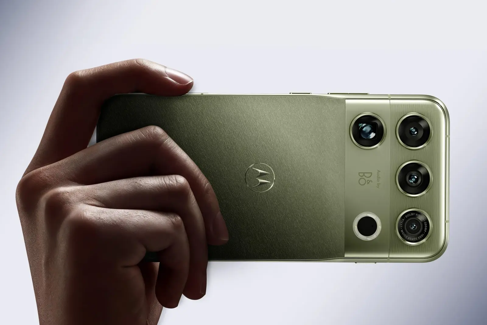 Motorola Signature 27 Leads Snapdragon 8 Elite Extreme Debut