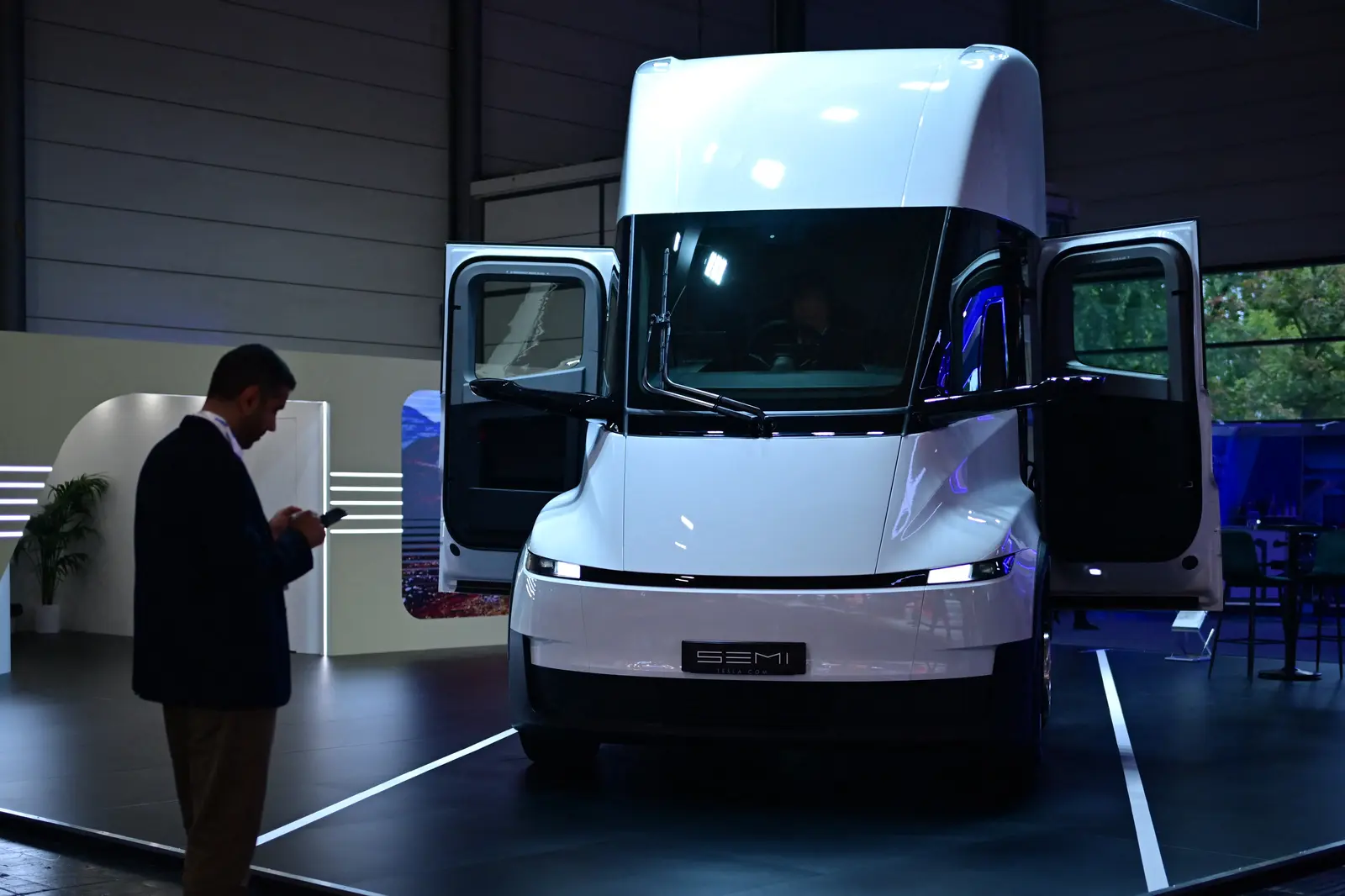 Tesla Finally Launches Long-Awaited Electric Semi Truck