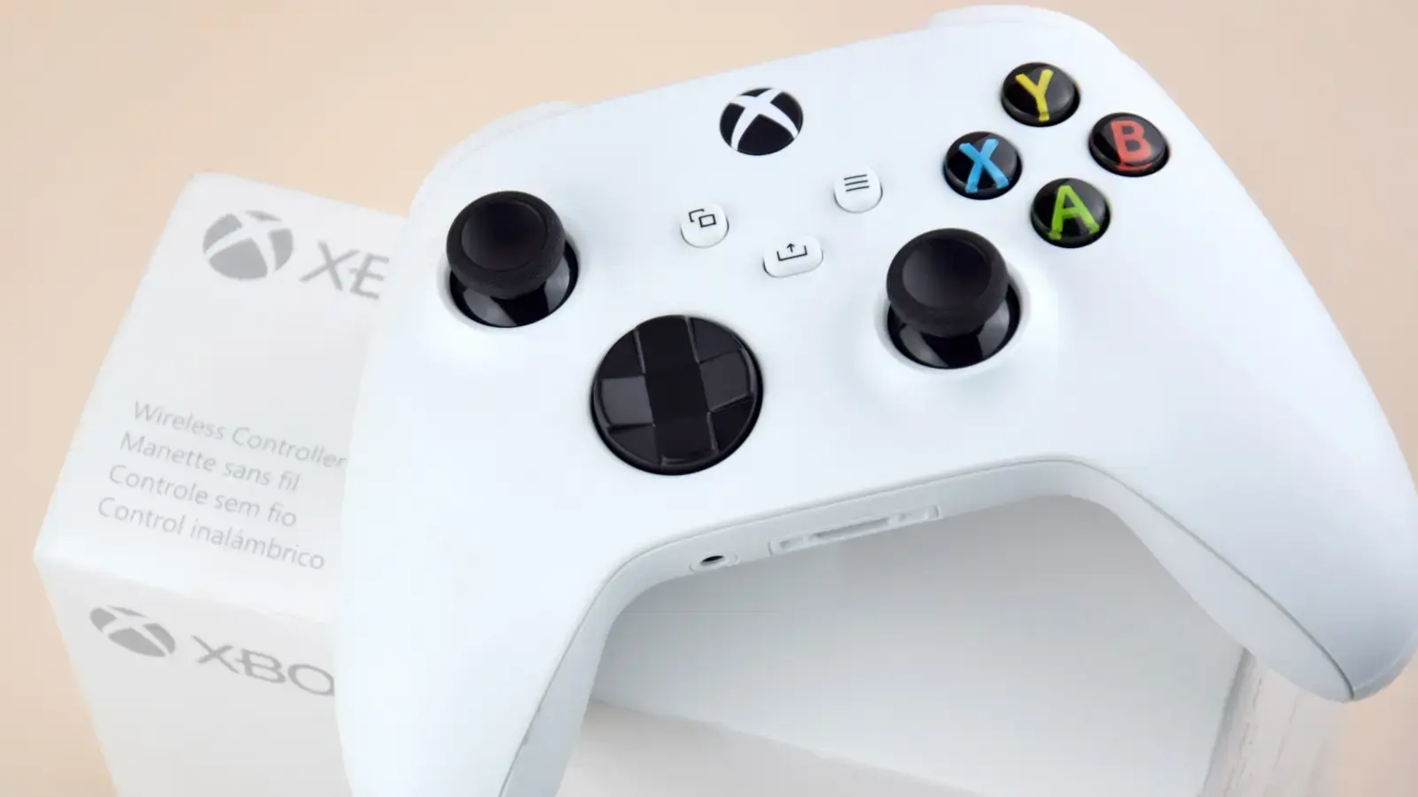 Wired vs. Wireless Xbox Controllers: Which is Best?