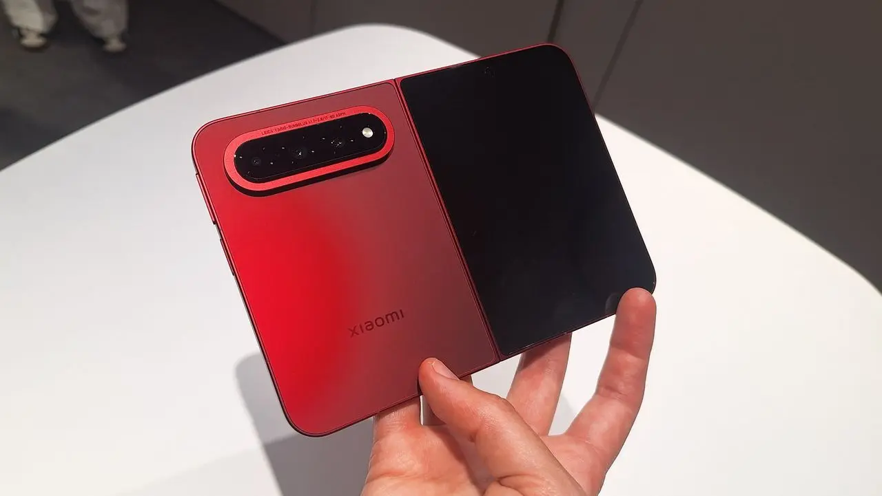 Xiaomi Challenges Market Leaders With New Foldable Smartphone Design