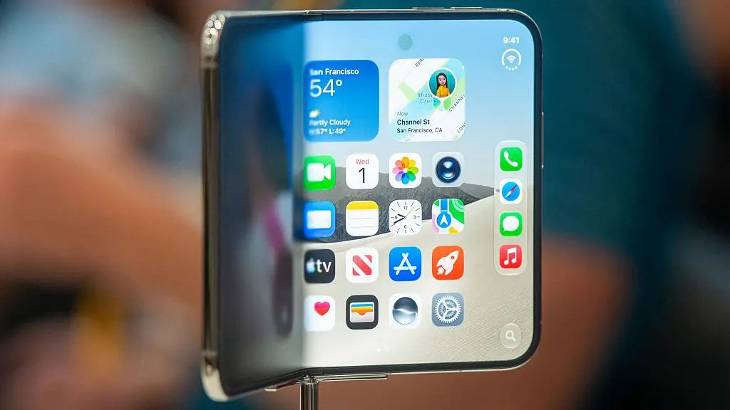 Apple Exec Confirms iPhone Duo Stock Will Hit Stores Before Launch