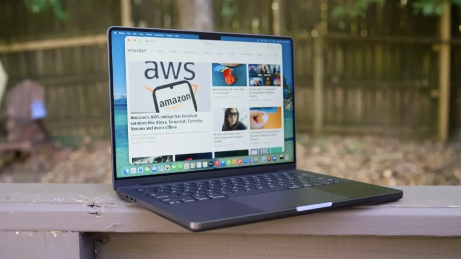 Apple Unveils Touchscreen Laptop and iPad Mini This Month