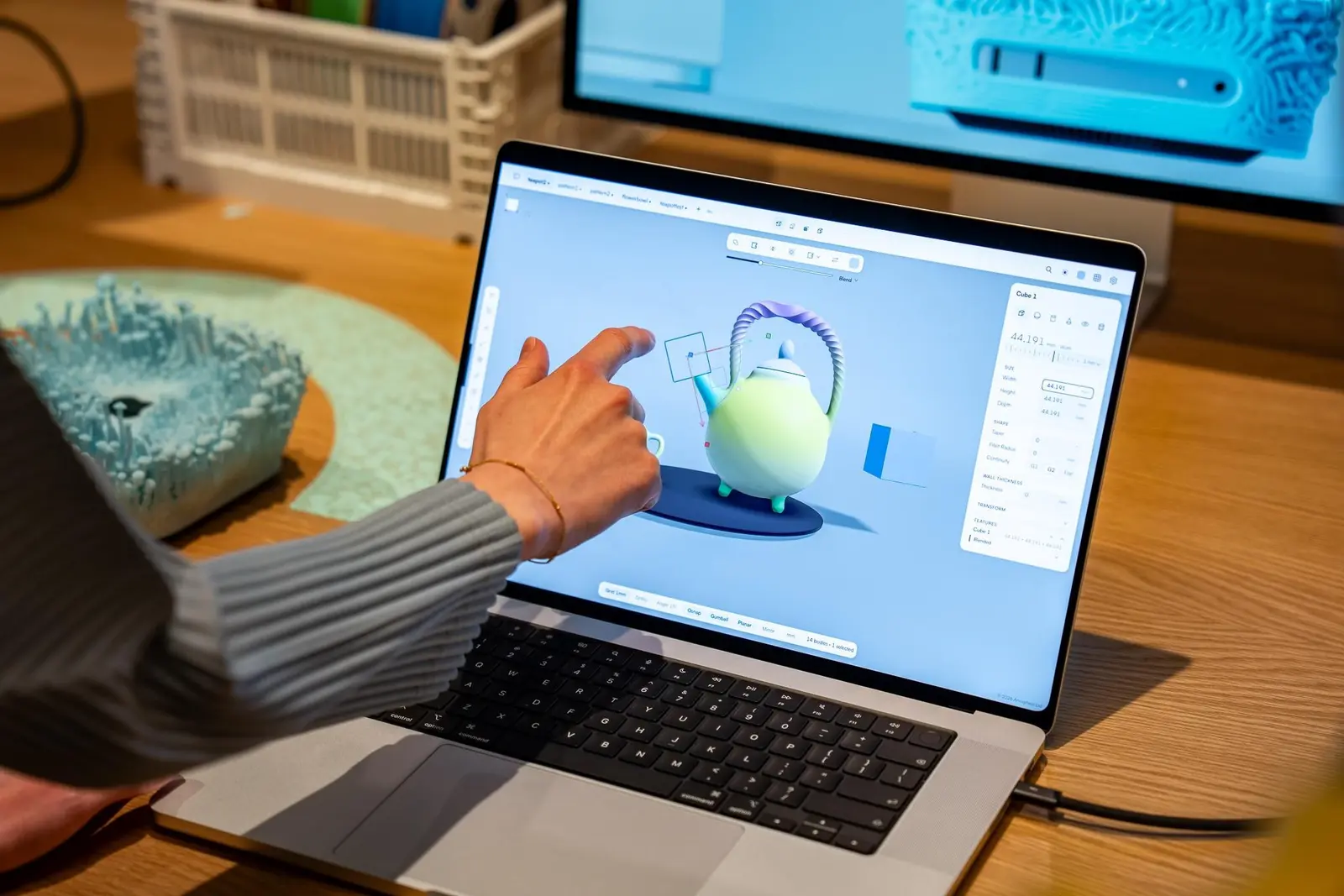 Apple Unveils Touchscreen MacBook Pro With OLED Display