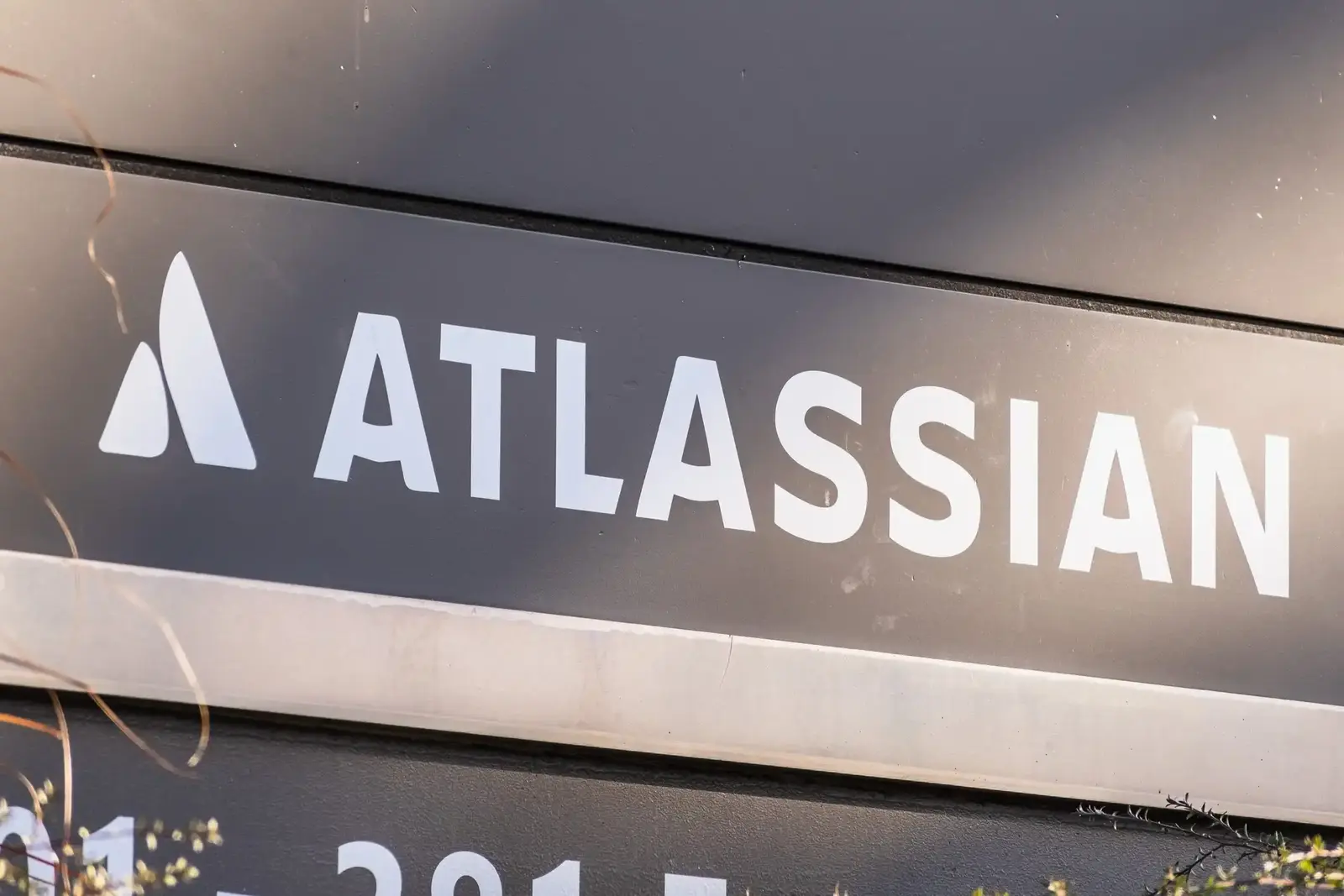 Atlassian Data Center Flaw Exposes Eight Enterprise Products to Critical Risk
