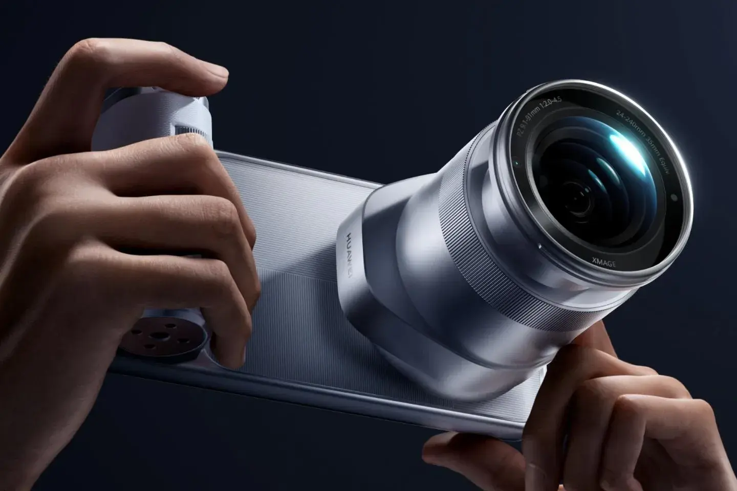 Huawei Unveils Dedicated Clip-On Camera Accessory for Mobile Flagship