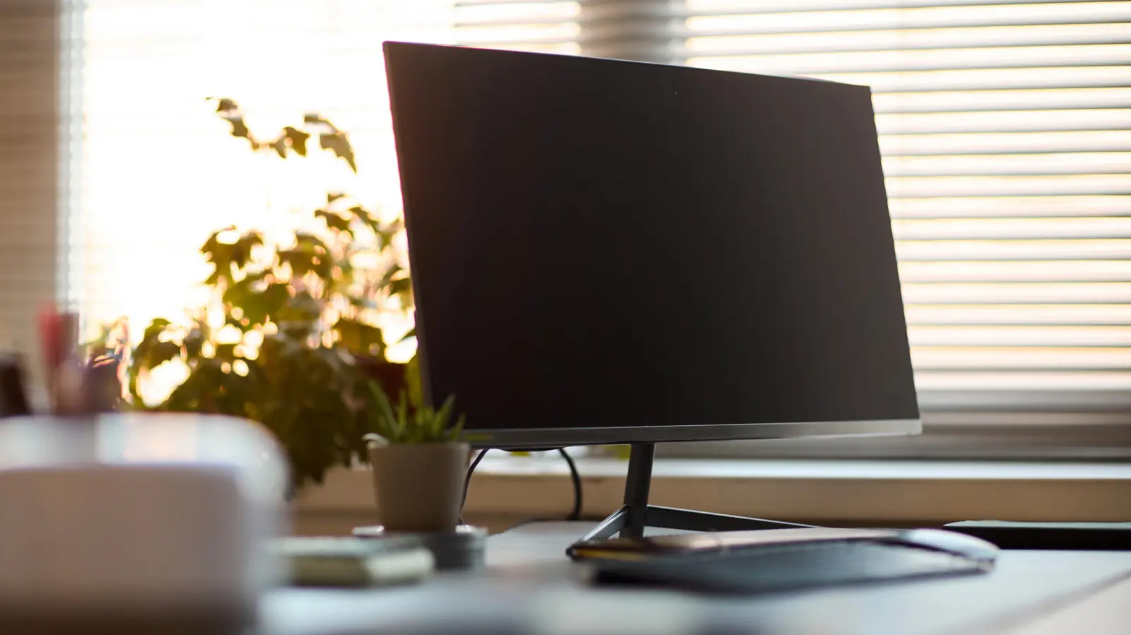 Mini PC vs. Laptop: Choosing the Right Home Office Setup
