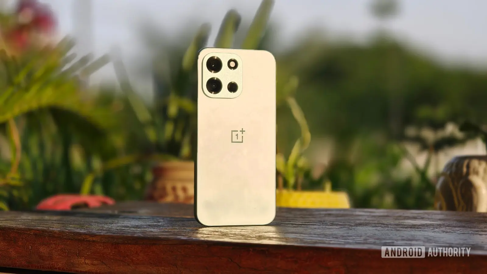 OnePlus Rumored to Launch Sub‑Flagship Powered by Snapdragon 8 Gen 5 Pro
