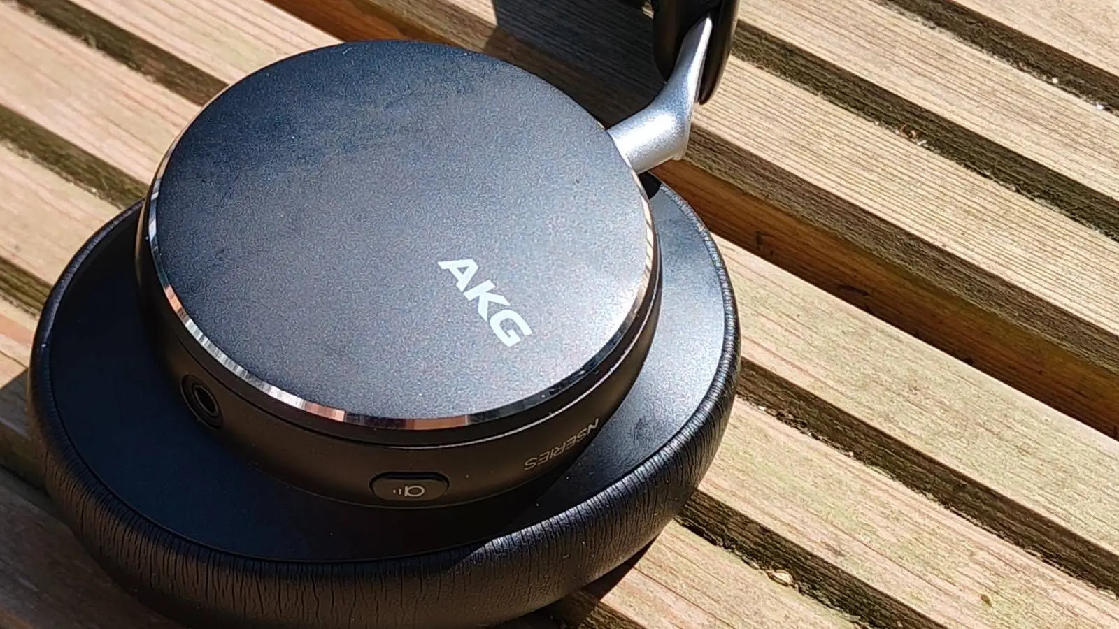 Samsung's First Over-Ear Headphones in a Decade May Combine Harman, AKG, JBL and B&W Tech