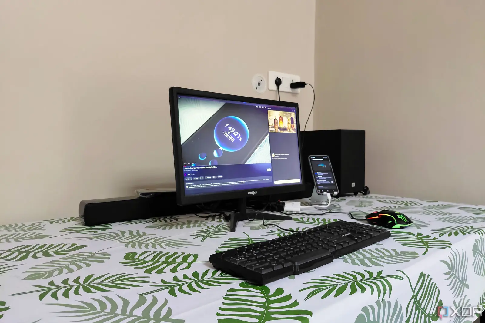 My Old Samsung Phone Runs DeX on a Monitor in My Spare Room, and It's the Only Computer That Room Needs